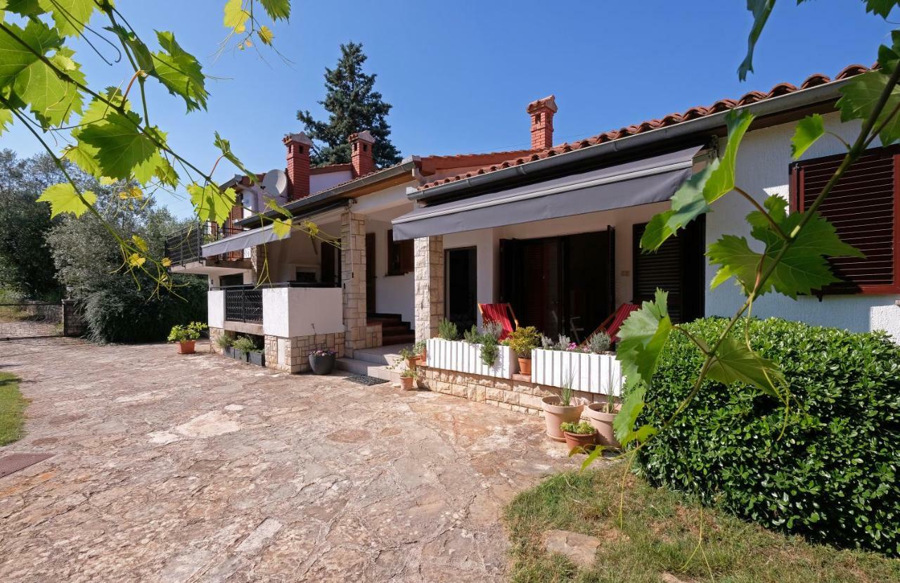 Holiday Home Kipo I Lunja Medulin Bagian luar foto
