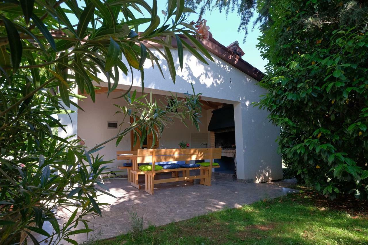 Holiday Home Kipo I Lunja Medulin Bagian luar foto
